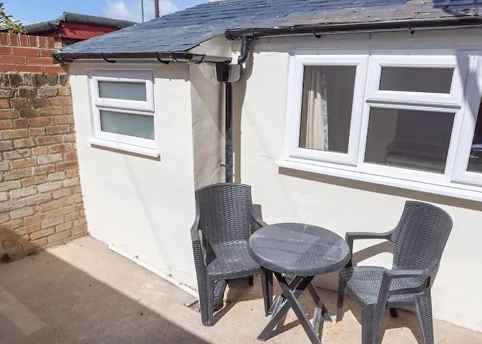 Beautiful North Bay Seaside Apartment, Free Parking And Courtyard