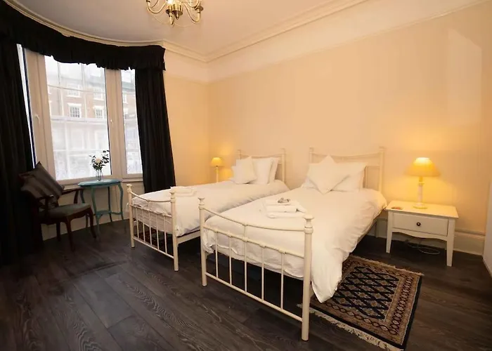 Beautiful North Bay Seaside Apartment, Free Parking And Courtyard
