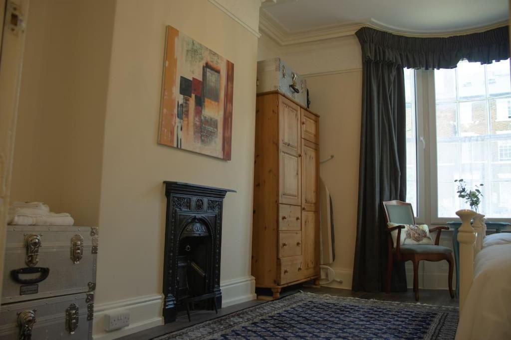 Beautiful North Bay Seaside Apartment, Free Parking And Courtyard