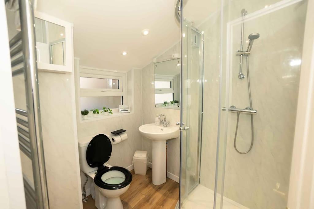 Beautiful North Bay Seaside Apartment, Free Parking And Courtyard Apartment