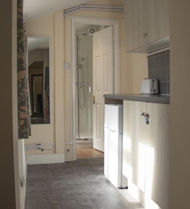 Apartment Beautiful North Bay Seaside Apartment, Free Parking And Courtyard