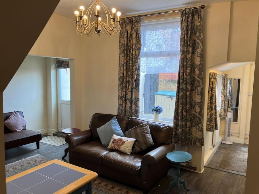 Beautiful North Bay Seaside Apartment, Free Parking And Courtyard Apartment