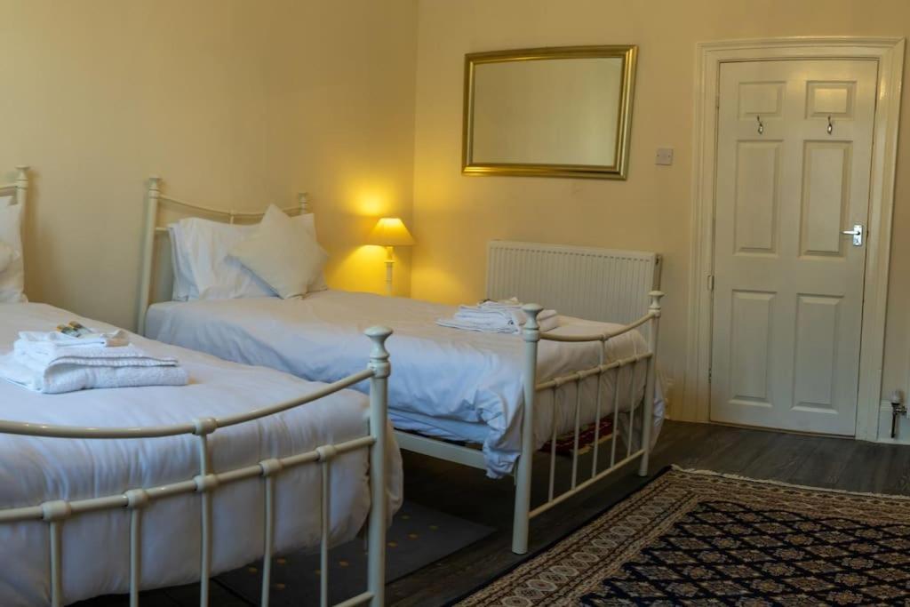 Beautiful North Bay Seaside Apartment, Free Parking And Courtyard