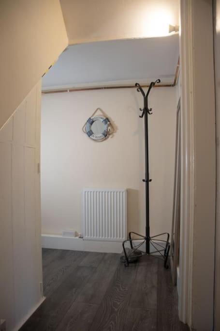 Apartment Beautiful North Bay Seaside Apartment, Free Parking And Courtyard