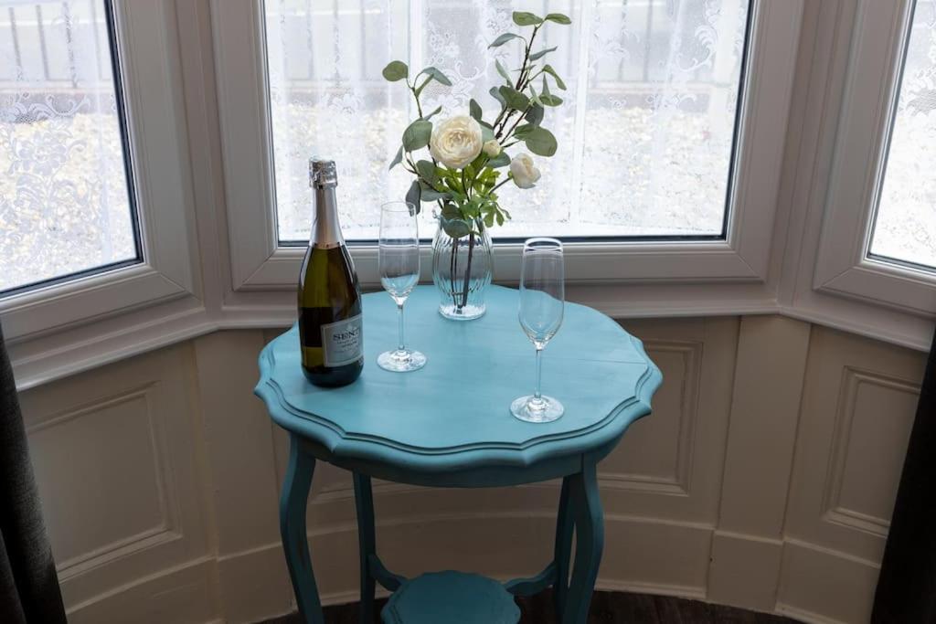 Beautiful North Bay Seaside Apartment, Free Parking And Courtyard Apartamento Scarborough