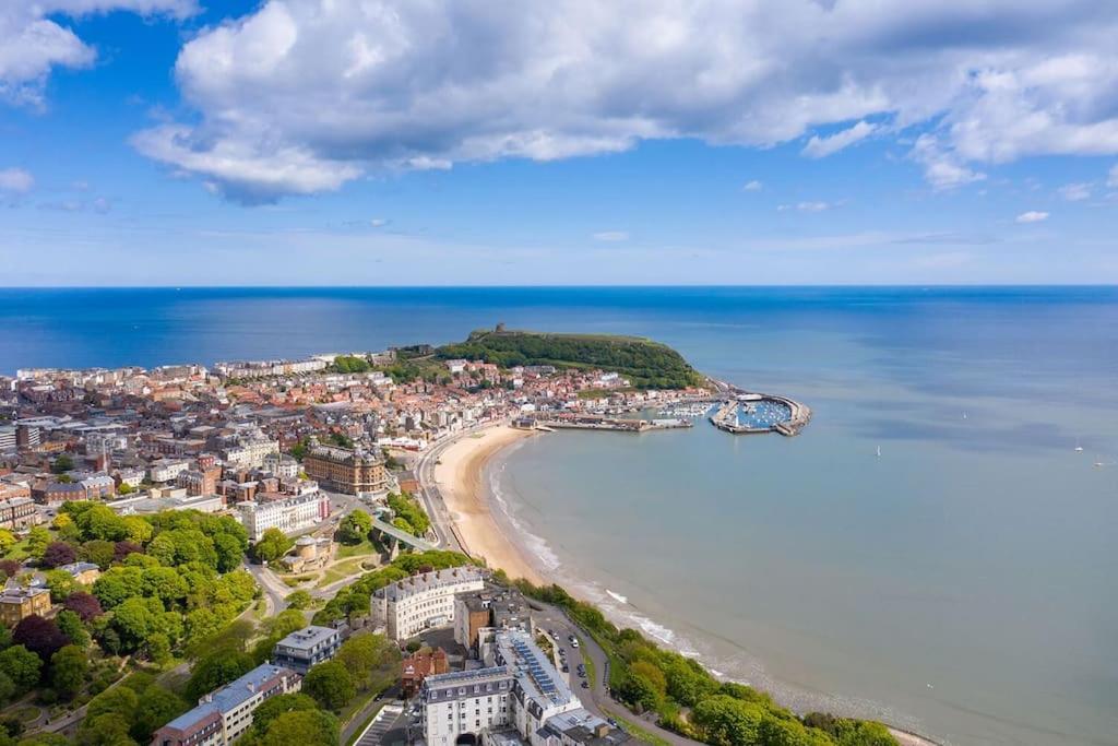 Beautiful North Bay Seaside Apartment, Free Parking And Courtyard