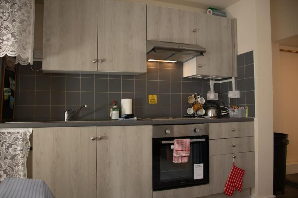Beautiful North Bay Seaside Apartment, Free Parking And Courtyard Scarborough