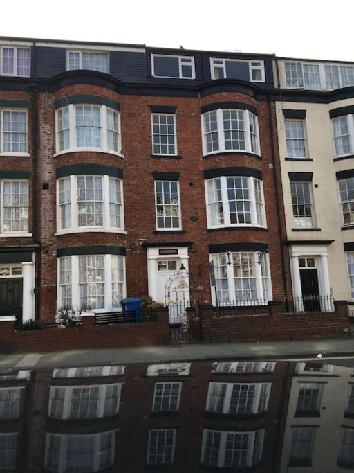 Beautiful North Bay Seaside Apartment, Free Parking And Courtyard Apartamento *