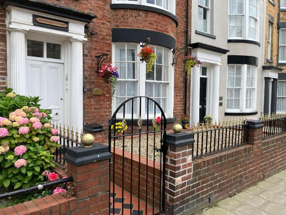 Beautiful North Bay Seaside Apartment, Free Parking And Courtyard Apartamento