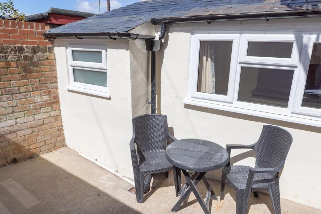 Beautiful North Bay Seaside Apartment, Free Parking And Courtyard Apartment Scarborough