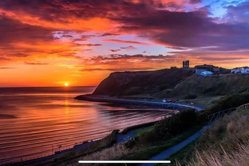 Beautiful North Bay Seaside Apartment, Free Parking And Courtyard Scarborough