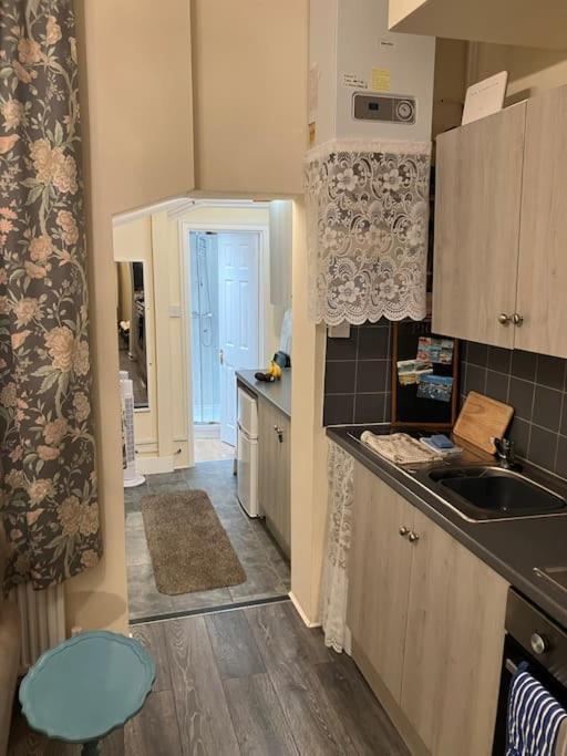 Beautiful North Bay Seaside Apartment, Free Parking And Courtyard Apartment