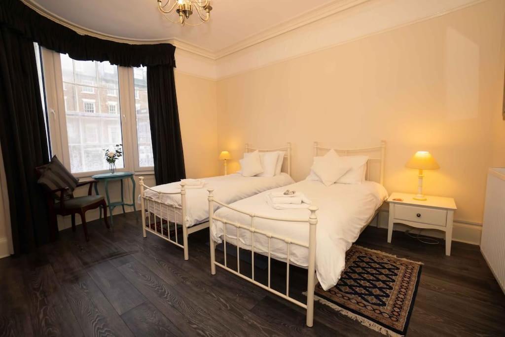 Beautiful North Bay Seaside Apartment, Free Parking And Courtyard